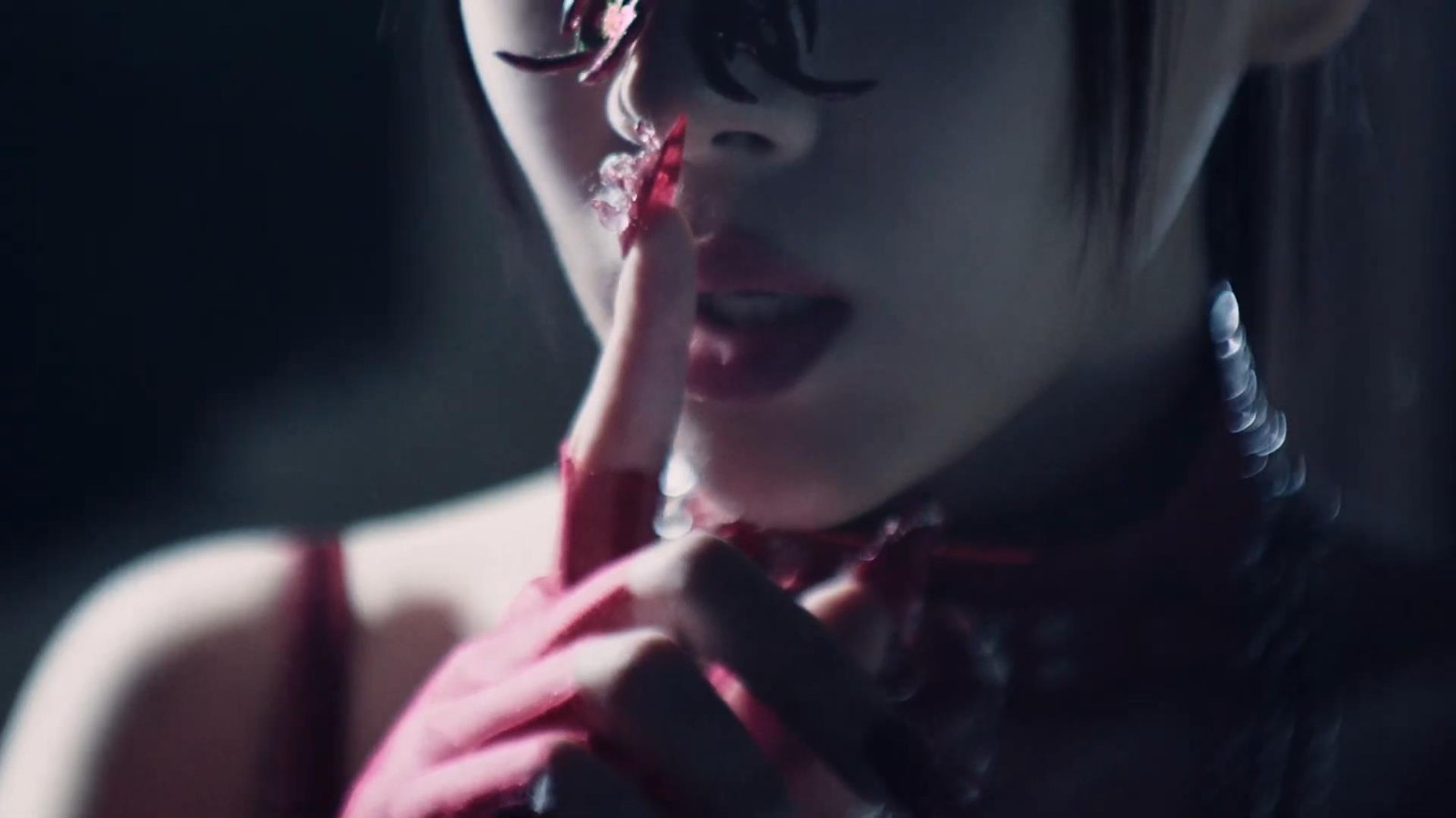 《星刃》联动韩国歌手BIBI发布MV幕后视频